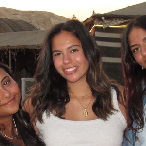 Meet your Posher, Ione